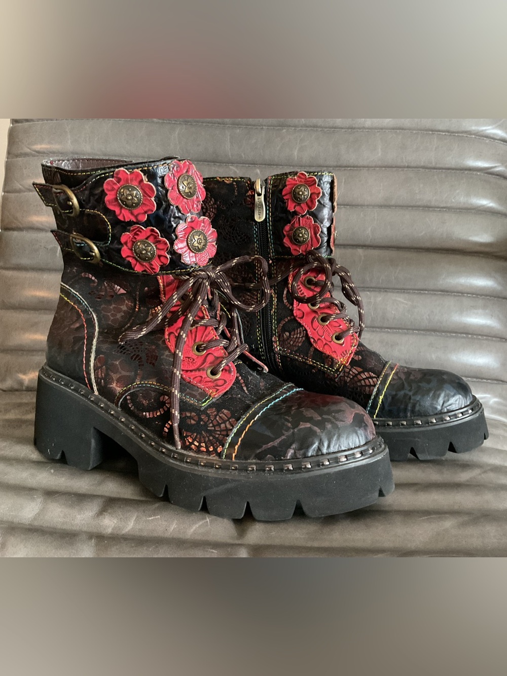 L’Artiste LIMITLESS rocker leather floral leather cutouts. Women’s 39/.8.5